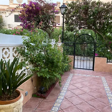 Casa Con Piscina Y Amplia Terraza